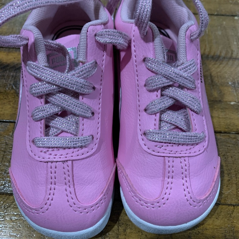 Puma Roma Kinderfit Girls toddler sneakers size 7 like new